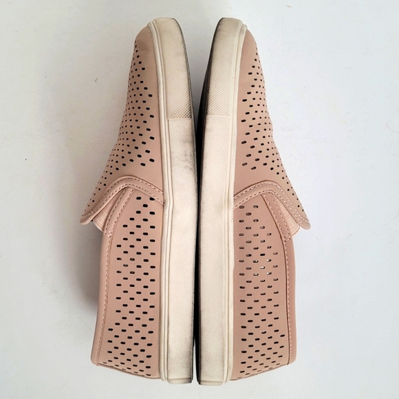 Blush Perforated slides - Picture 3 of 13